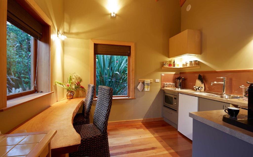 The Resurgence Villa Motueka Room photo